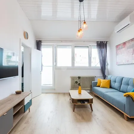 Apartman Kuki With Balcony Zára