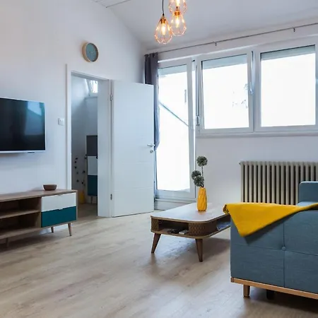 Kuki With Balcony Appartamento