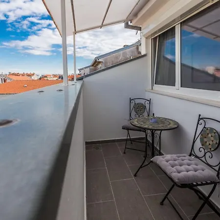 Kuki With Balcony Apartman